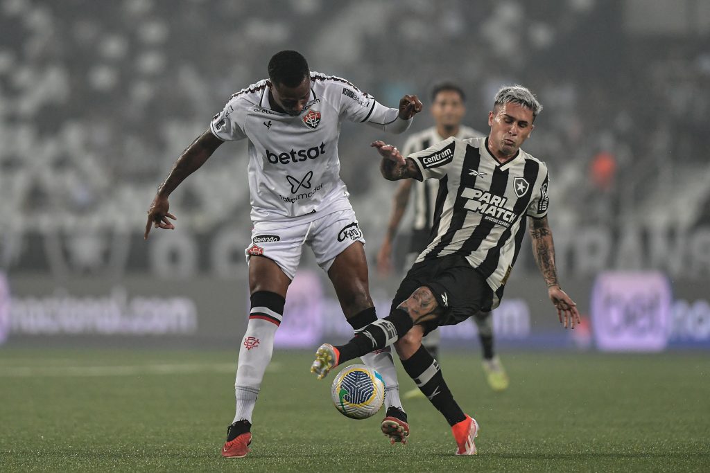 Dudu em ação contra o Botafogo. Foto: Thiago Ribeiro/AGIF